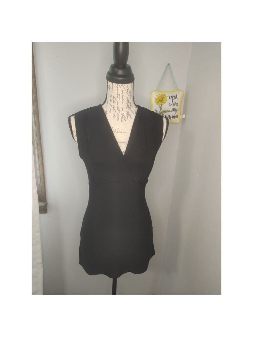 Jessa & Lisa Y2K V Neck Sleeveless Stretchy top S(6)